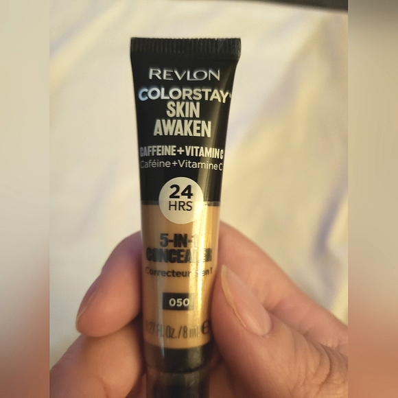 Revlon ColorStay Skin Awaken 5-in-1 Concealer, Lightweight, Creamy Longlasting - Picture 3 of 7